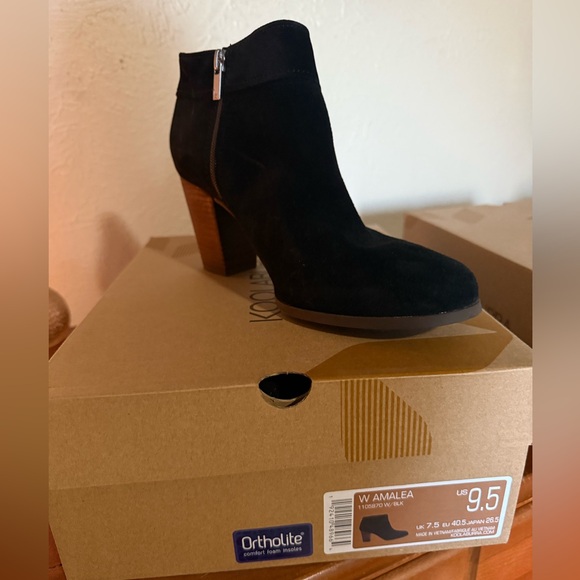 Koolaburra by UGG Black Suede Ankle Boots - Picture 1 of 2